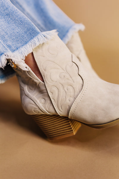 Kelsie Cowgirl Boot in Sand